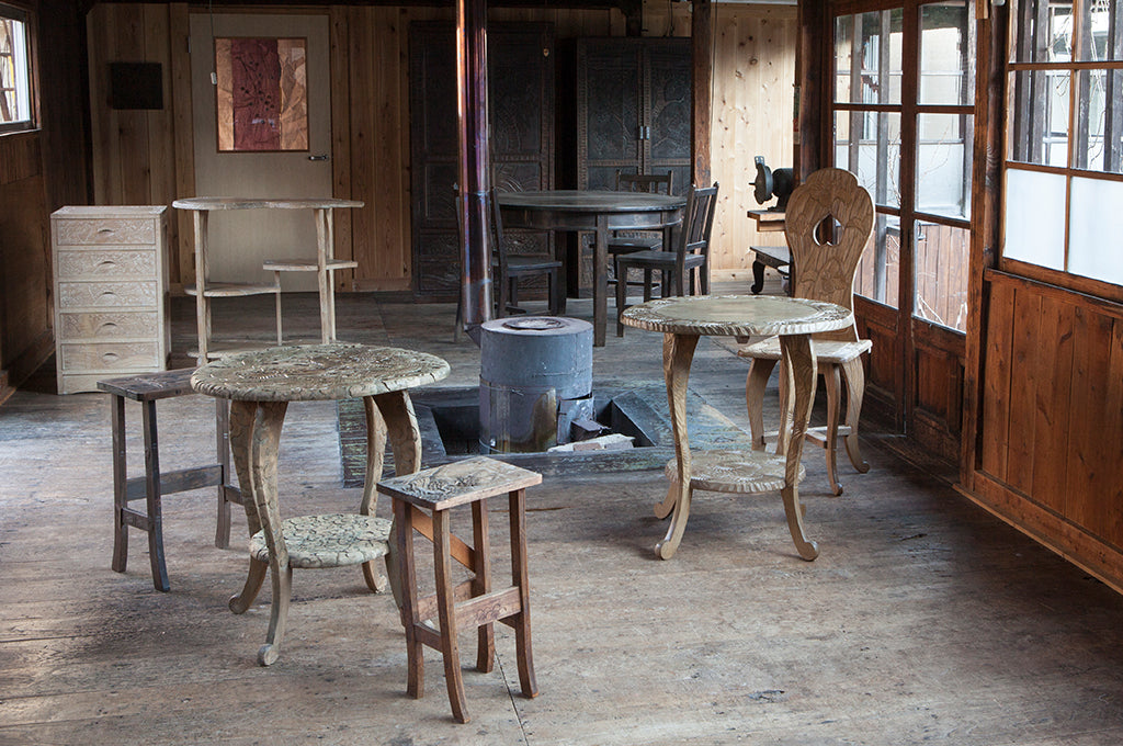 インスタグラムにて軽井沢彫のヴィンテージ家具をご紹介致します。