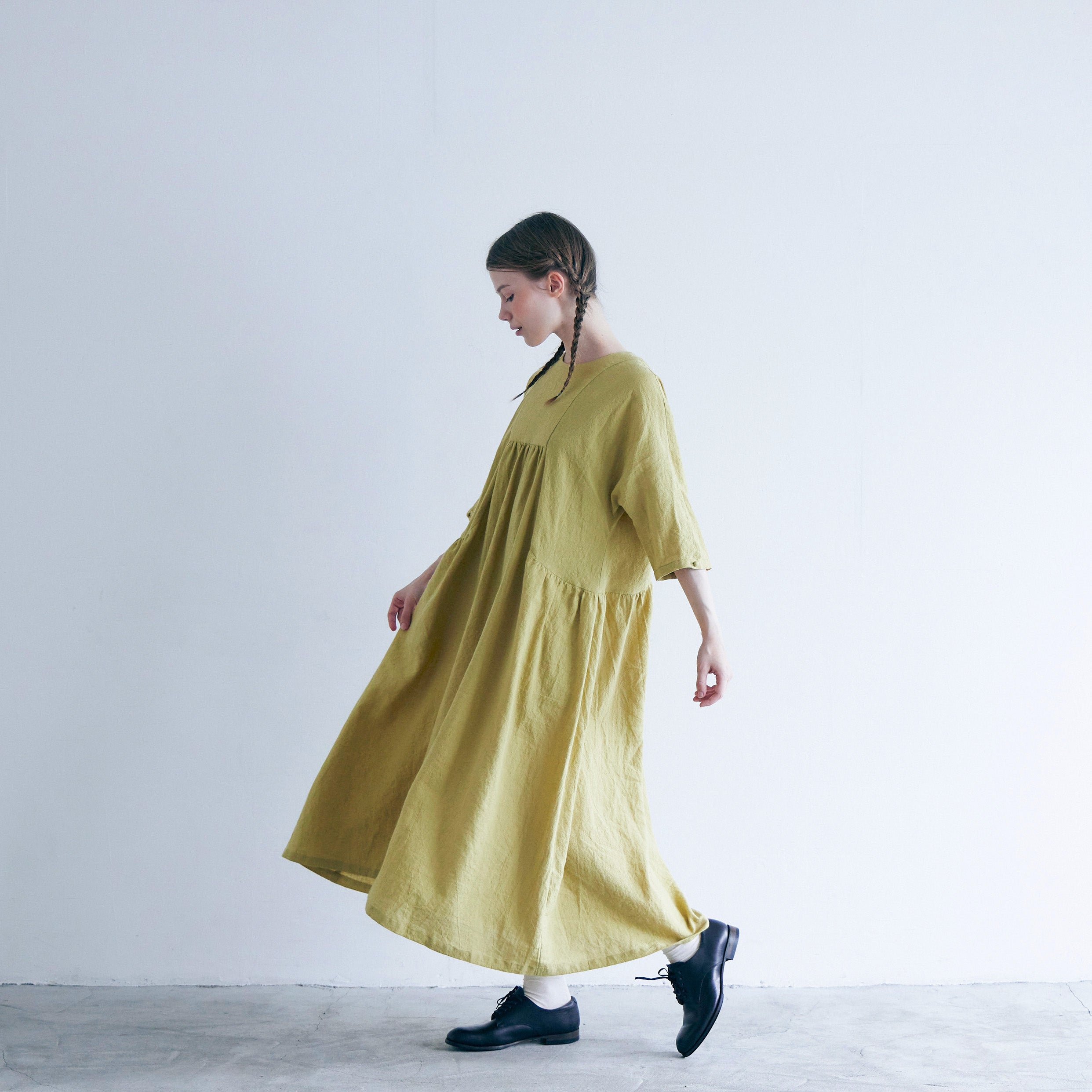 MAGALI】リネンコットン・ヨーク＆ギャザーワンピース／ビターイエロー