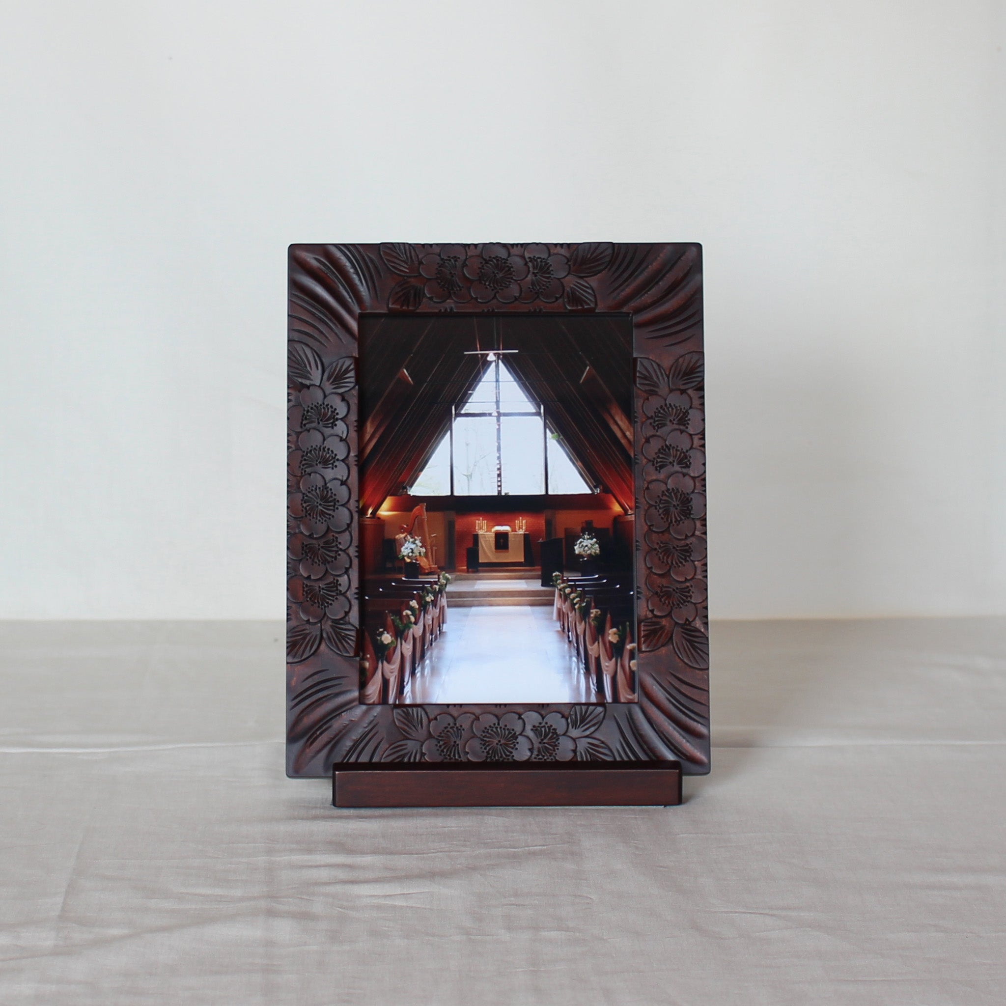 軽井沢彫）写真立て 2Lサイズ 総彫 | 大坂屋家具店