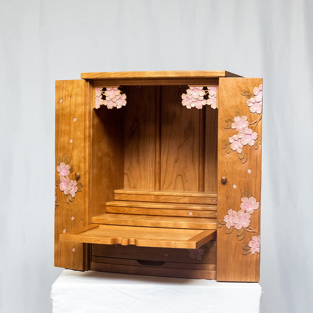 彩色仏壇 大 ［ 里桜 ／ 曲面扉 ］ | 大坂屋家具店